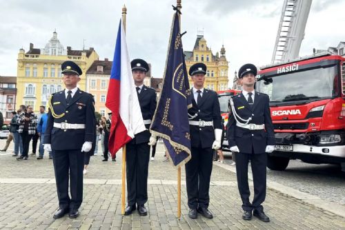 Budějovické náměstí zaplnili hasiči. Slavili 160 let profesionálního sboru
