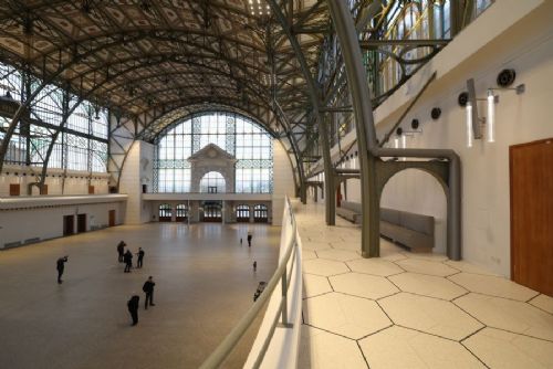Průmyslový palác den po otevření veřejnosti. Prohlídky do 11. října jsou vyprodané!