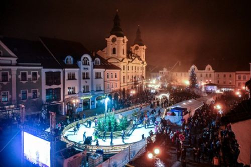 Písek zveřejnil adventní program. Kluziště zdarma doplní světelný tunel i vánoční vláček