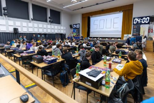 Zlaté české ručičky nezmizely. Mladí technici v Plzni bojovali v soutěži Technika má zlaté dno
