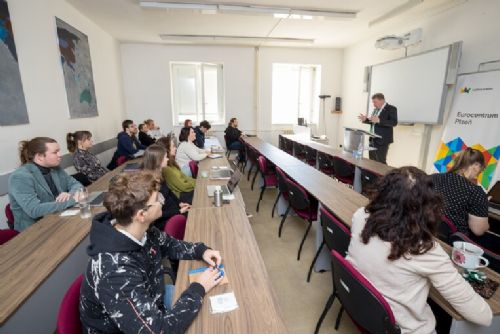 Irský velvyslanec v Plzni jednal na ZČU o výzkumu a zvýšení studentských i zaměstnaneckých výměn
