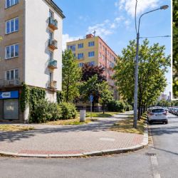 Plzeň rozšiřuje placené parkování na Petrohradě. Od listopadu přibude dalších 75 míst