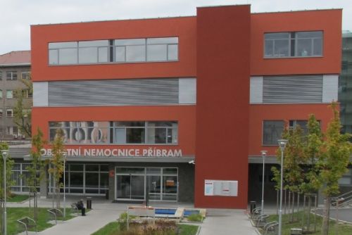 Nemocnice Příbram rozšířila léčbu endometriózy o robotické operace a získala certifikaci EuroEndoCert