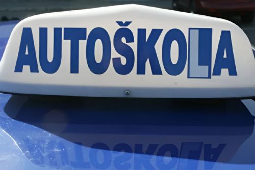 Pražští žáci autoškol čekají na závěrečné zkoušky i několik měsíců. Magistrátu chybí šest komisařů