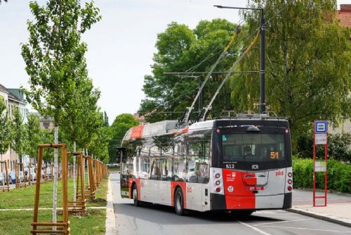 Praha vypsala zakázku na až 140 bateriových trolejbusů. Mají obsloužit další linky
