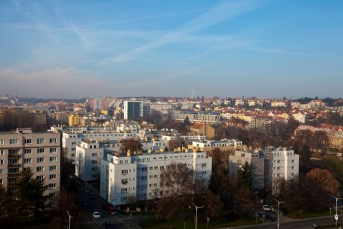 V okolí Prahy vzrostly limity nákladů na bydlení u superdávky. Rodinám se zvýšily až o 8 250 Kč