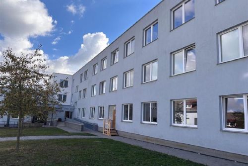 V Třebíči dokončili modernizaci domova mládeže. Nabízí 75 lůžek i bezbariérové zázemí