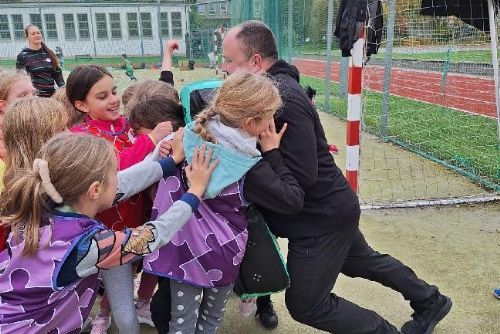 Děti z 21. ZŠ si vyzkoušely rugby