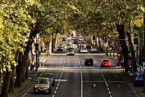 Plzeň chce větší bezpečí u škol, omezí u nich vjezd aut