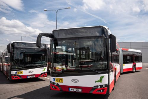 Plzeň koupila šest velkokapacitních autobusů Solaris