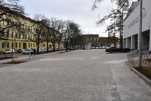 Plzeň nově upravila plochu před zimním stadionem 