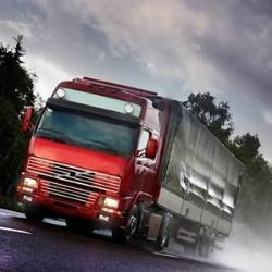 V Plzni skončí se začátkem prázdnin parkování kamionů