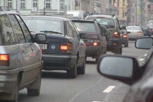 Začátek prázdnin na silnicích Plzně: víc policistů a uzavírky