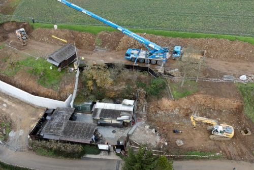 Zvířecí záchranáři odstěhovali starou provozní místnost ke skautům