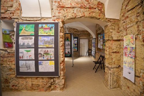 Brno-střed otevřelo novou galerii na Dominikánské. První výstava představuje 308 prací