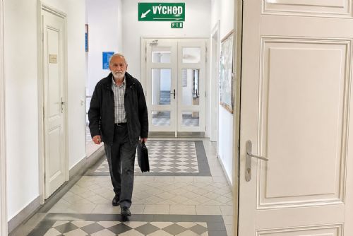 Bývalý důstojník StB z Plzně dostal dva roky s podmínkou za nátlak na signatáře Charty 77