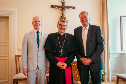 Diecézní charita Plzeň má po 33 letech nového ředitele. Jiřího Lodra střídá Karel Weishäupel