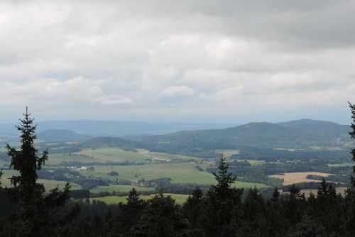 Dobrovolníci obnovili stezky ve Slepičích horách a očistili je od odpadu