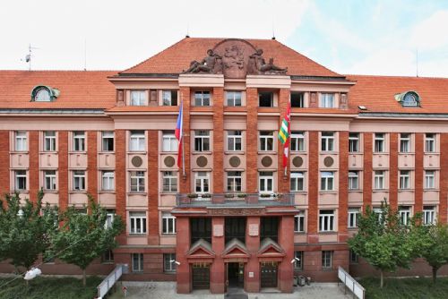 Dva obvinění z manipulací zakázek na krajském úřadě