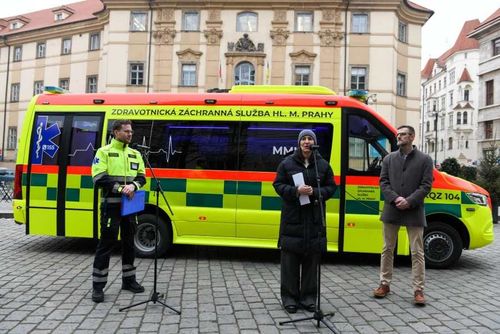 Praha představila evakuační vůz EVA pro až 12 osob