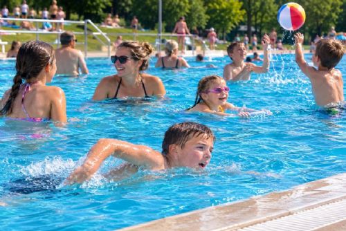 Horké léto přivedlo na koupaliště Vysočiny více lidí. Rekordy ale nepadnou