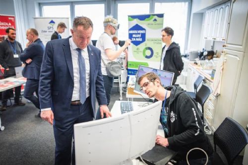 IT NeŠkola ve Žďáře otevírá třetí kolo náboru IT talentů