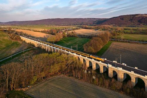 Jezernický viadukt: Klenot železnic láká nadšence i fotografy