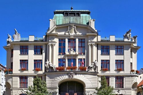 Kandidátky do pražského zastupitelstva omládly. Strany nominují více žen i lidí pod 30 let