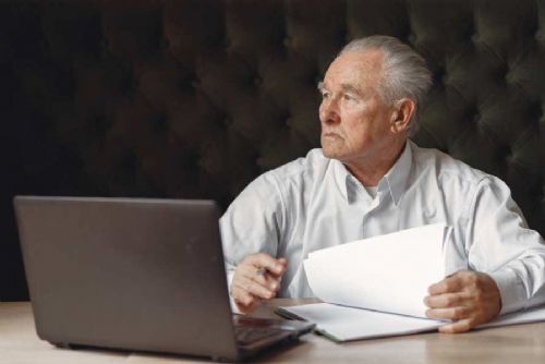 Kyberpodvody míří na pražské seniory: projekty učí, jak se bránit