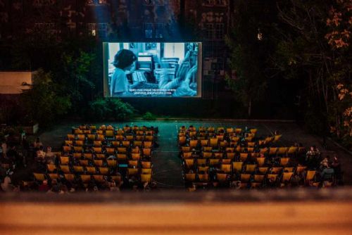 Letní kino Kasáren Karlín: Tiché promítání s Ecce homo Homolka