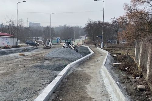 Lobzy budou průjezdné až od 1. června, práce zdrželi archeologové i tvrdá skála