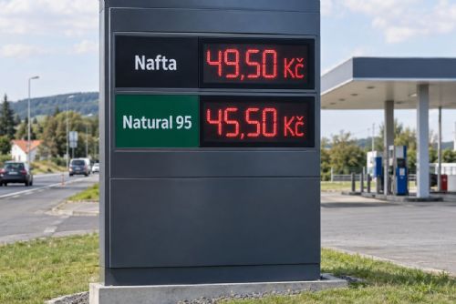 Nafta za 50 korun je tady! Řidiči v Plzeňském kraji platí za nádrž stovky navíc