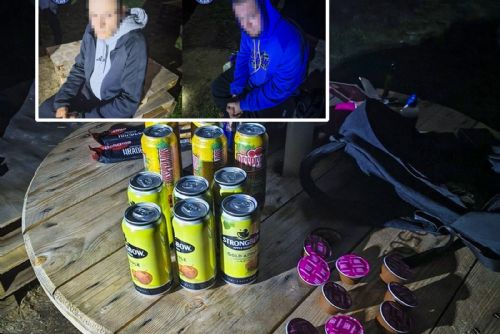Noční překvapení v Bukovci. Strážníci našli dva muže přímo ve vypáčeném stánku
