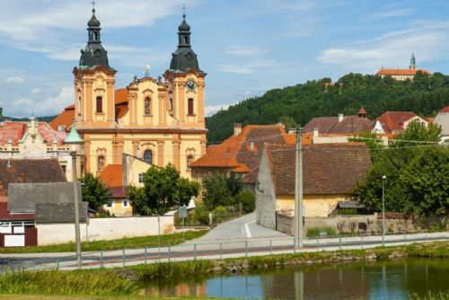 Od ledna 2026 patří nepomucká farnost Plzeňské diecézi