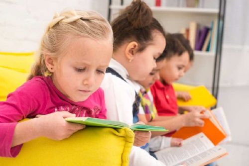PED Academy učí první čtení vlastní sadou knížek o skřítcích