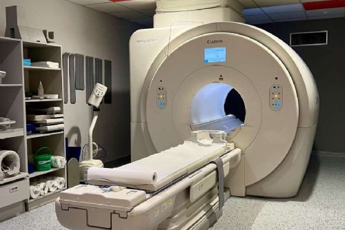 Písecká nemocnice zkracuje čekání na magnetickou rezonanci, akutní případy řeší do 24 hodin