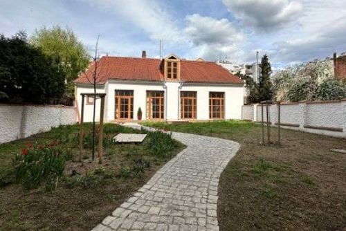 Plzeňské dvorky slaví 10 let: Nové lokality a průvodci