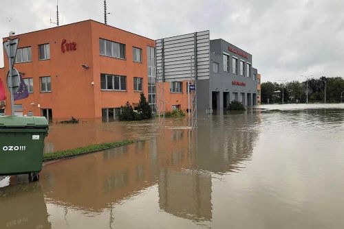 Povodně ničily nejen majetky, ale i hasičské stanice