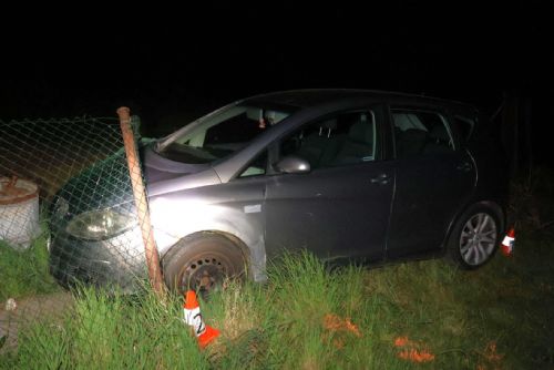 Pronásledování přes hranice skončilo nehodou. Muže našli policisté nedaleko havárie