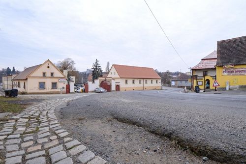 Skalní překvapení prodlouží uzavírku Rolnické náměstí do května 2026