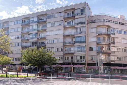 Skleněný palác: luxfery, mramor, výhledy