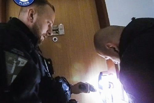 Sousedi zachránili seniorku, zaslechli volání o pomoc