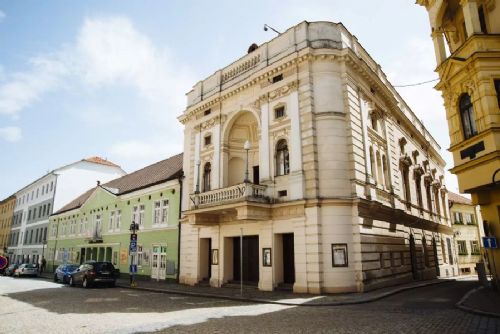 Tábor modernizuje velký sál divadla za 70 milionů. Umělý dozvuk otevře prostor koncertům