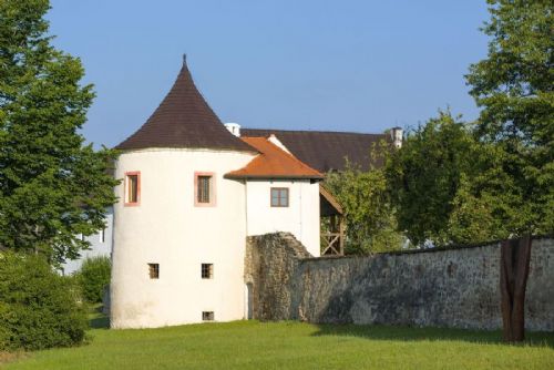 Tvrz Žumberk bude hostit Žumberskou slavnost řemesel. Nabídne ukázky tradičních profesí i doprovodný program