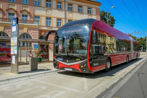 Virtuální jízdenky v Budějovicích přibývají, některé platby mohou cestující mást