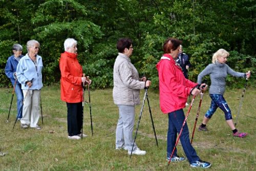 Výlety Nordic Walking pro seniory