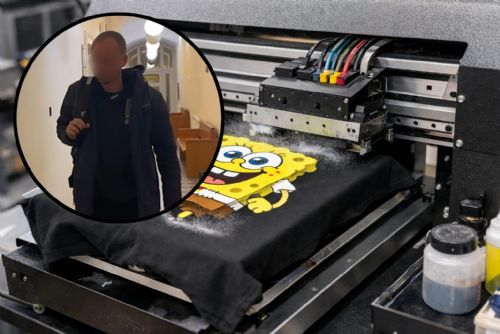 Za nelegální potisky se známými logy dostal u soudu podmínku