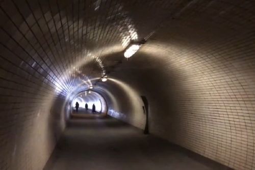 Žižkovský tunel zpřísňuje pravidla: cyklisté nově jen 10 km/h po březnové nehodě
