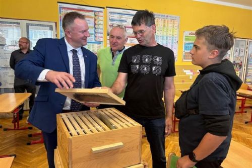 Zlatá včela v Senožatech: oblastní kolo přiláká desítky mladých včelařů