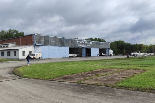 Armáda obehnala letiště v Líních plotem - aerokluby zůstávají do příštího roku